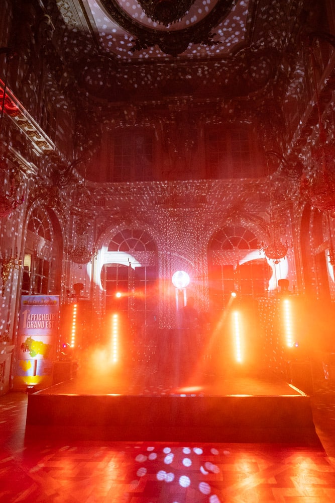 La scène en orange dans la fumée — Opéra National de Lorraine