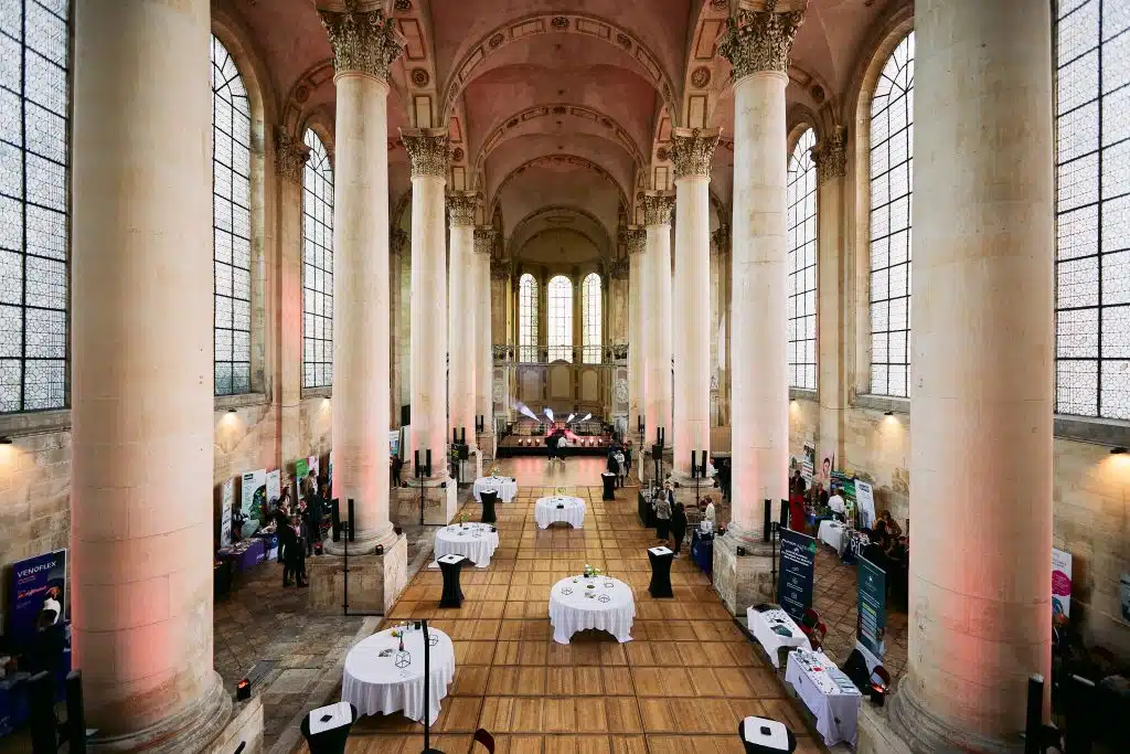 Vue large salle Abbaye des Prémontrés Pont-à-Mousson — séminaire Wellpharma 2025 LORENTS