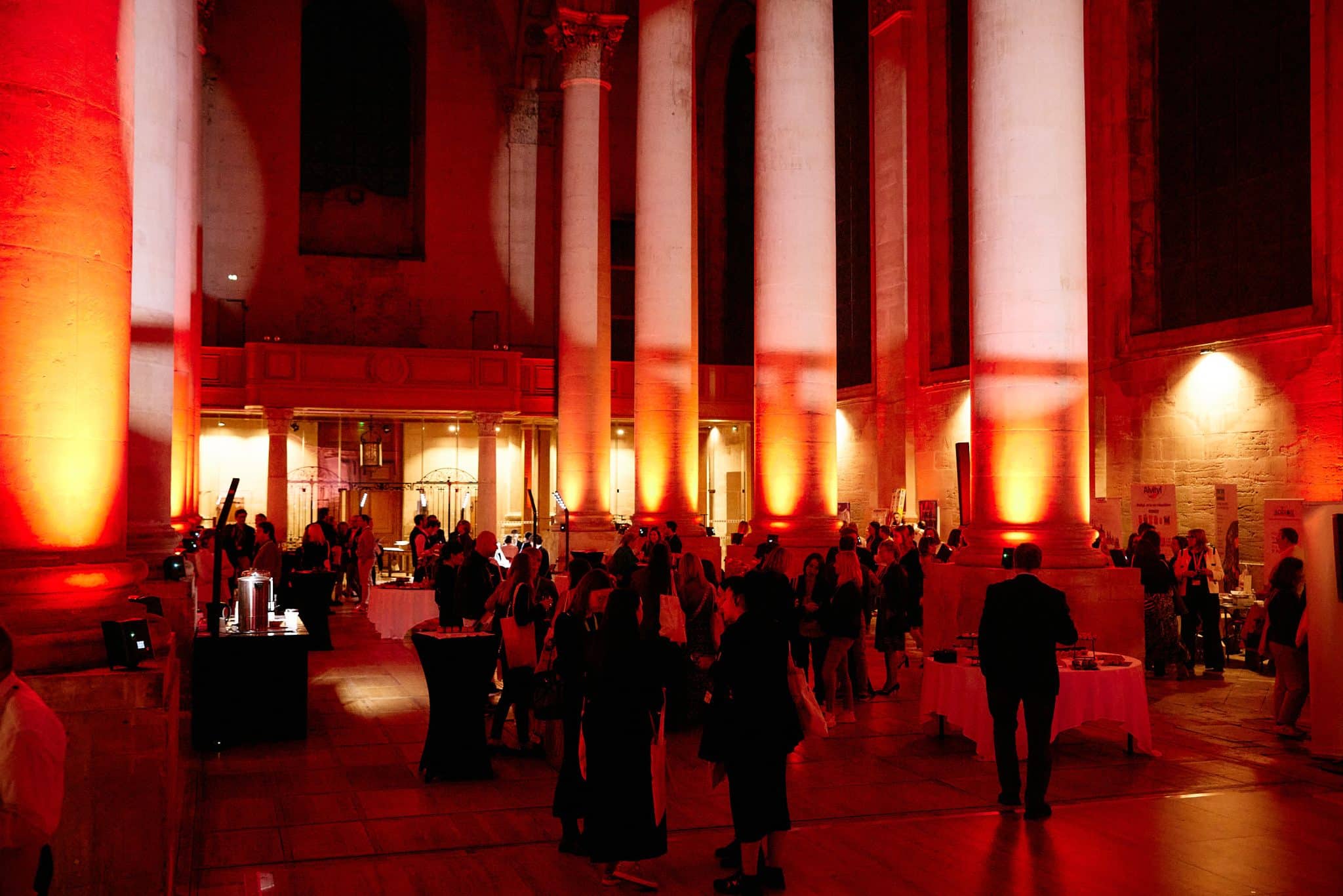Vue large soirée illuminée Abbaye Prémontrés — séminaire Wellpharma LORENTS