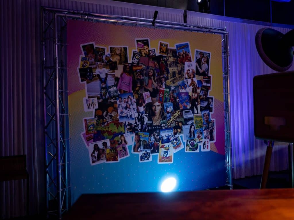 Fond personnalisé XXL années 90 imprimé sur structure, soirée Quipment