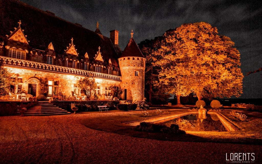 Château d’Hattonchâtel : façade et arbre mis en lumière par LORENTS