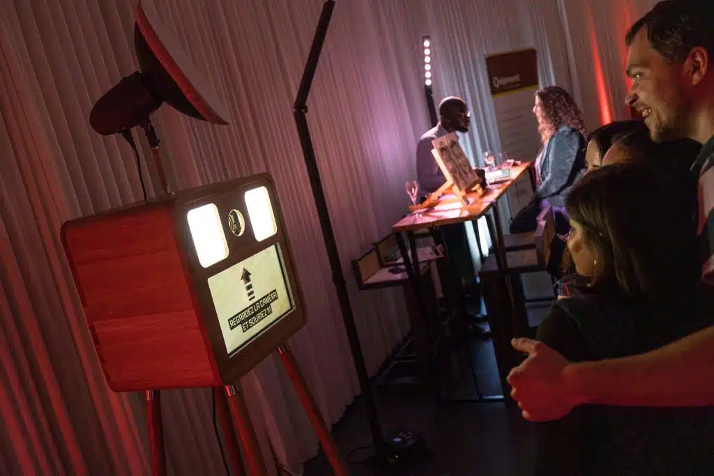 Borne selfie RETRO LORENTS en service pendant une soirée d’entreprise
