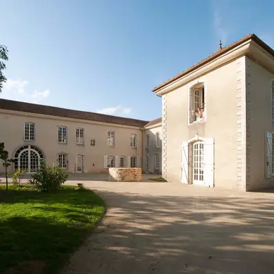 Cour du château ferme d'Aboncourt